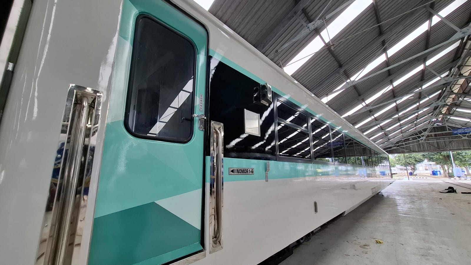 Upgrade Layanan! KA Madiun Jaya Kini Dilengkapi Kereta Eksekutif New Generation Modifikasi