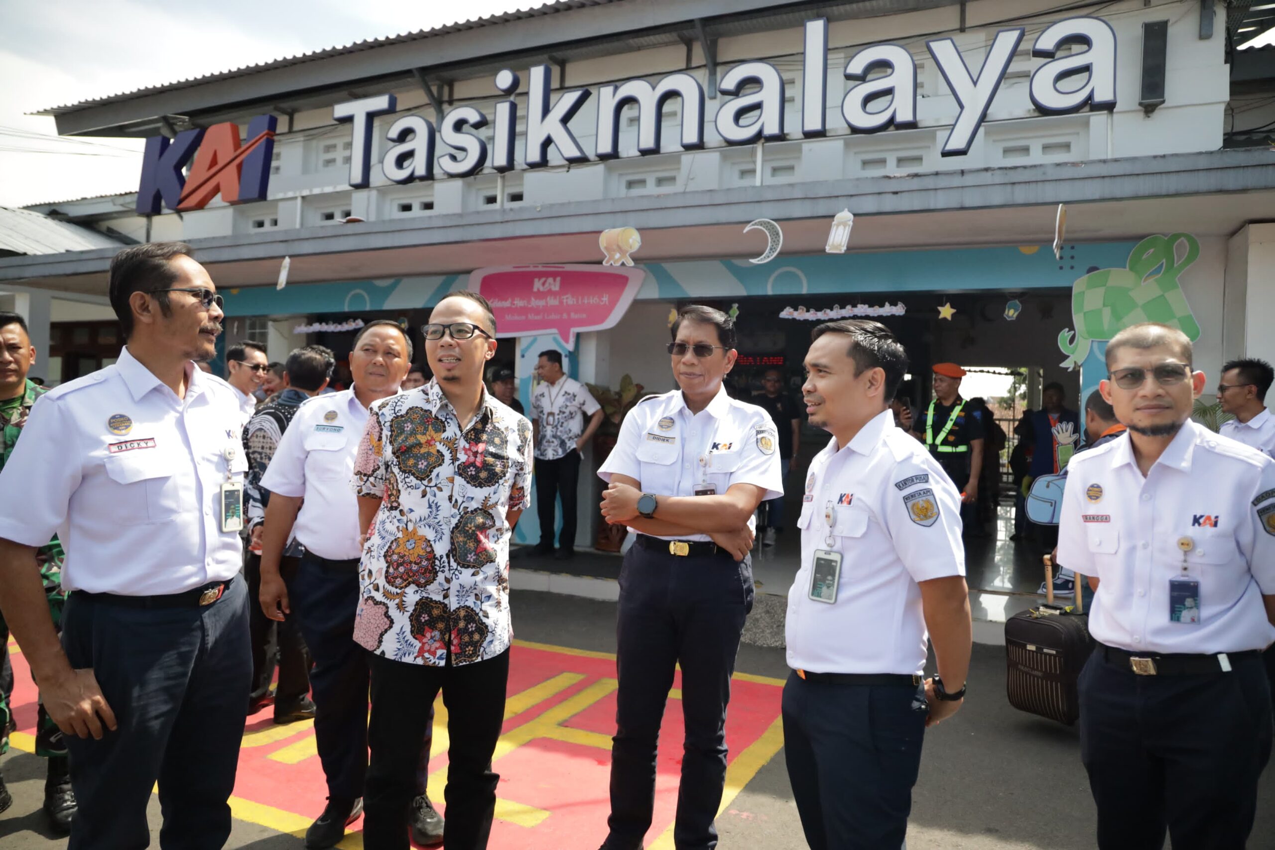 Direktur Utama KAI Kunjungi Stasiun Tasikmalaya dalam Rangka Posko Angkutan Lebaran dan Bahas Pengembangan Stasiun dengan Walikota Tasikmalaya