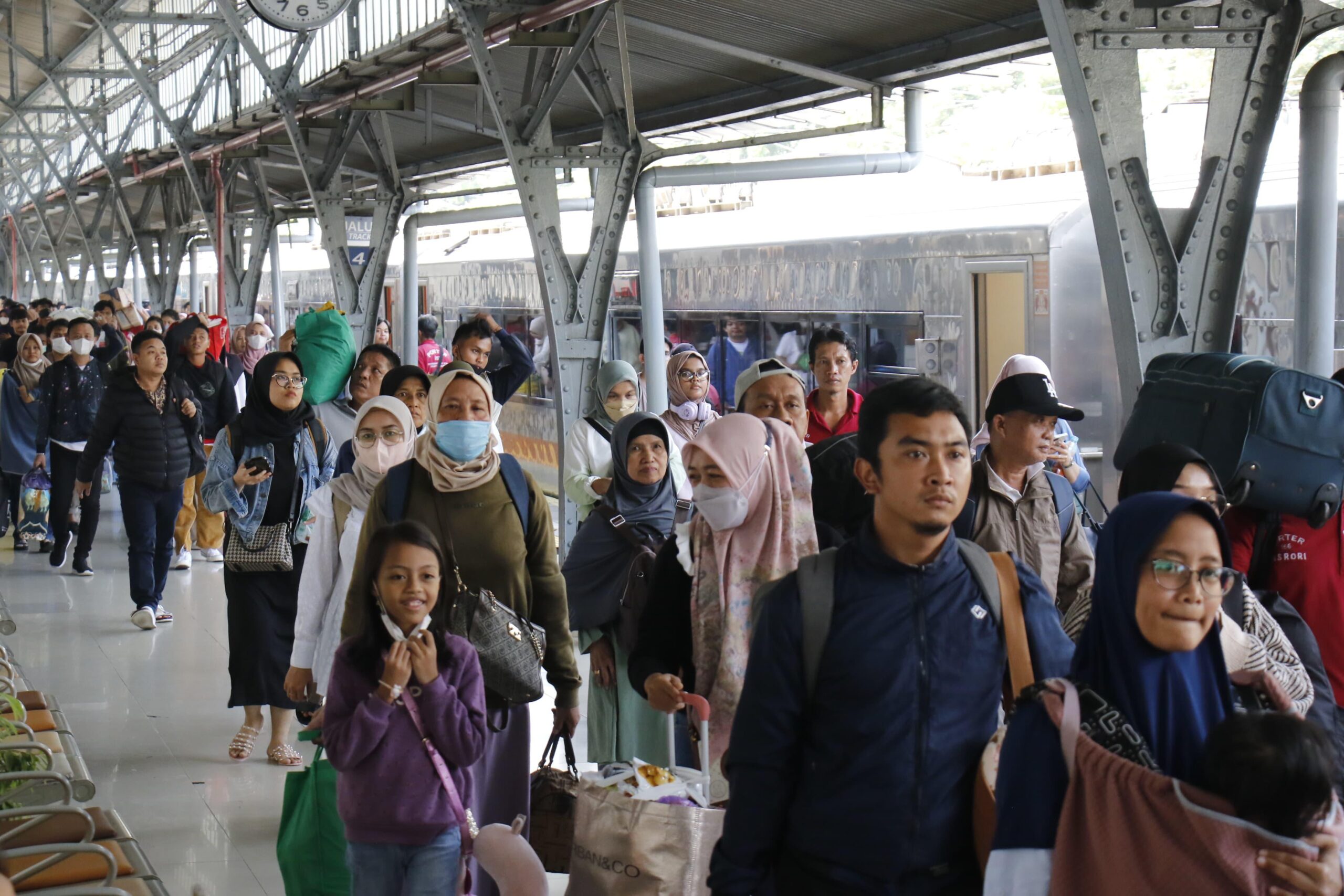 Jelang Berbuka, Perjalanan Bisa Terganggu! KAI Ingatkan Pentingnya Manajemen Waktu