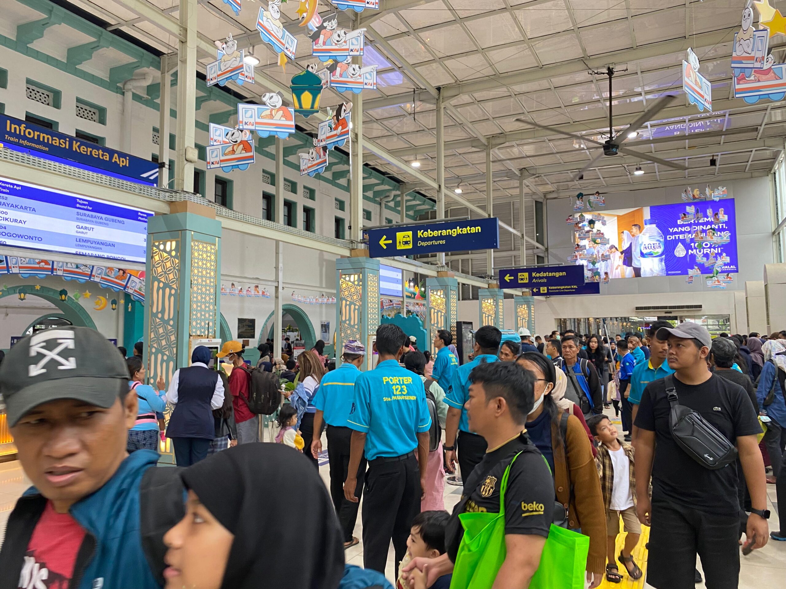 Jelang Berbuka, Jalan Raya Makin Padat! KAI Sarankan Pelanggan Berangkat Lebih Awal