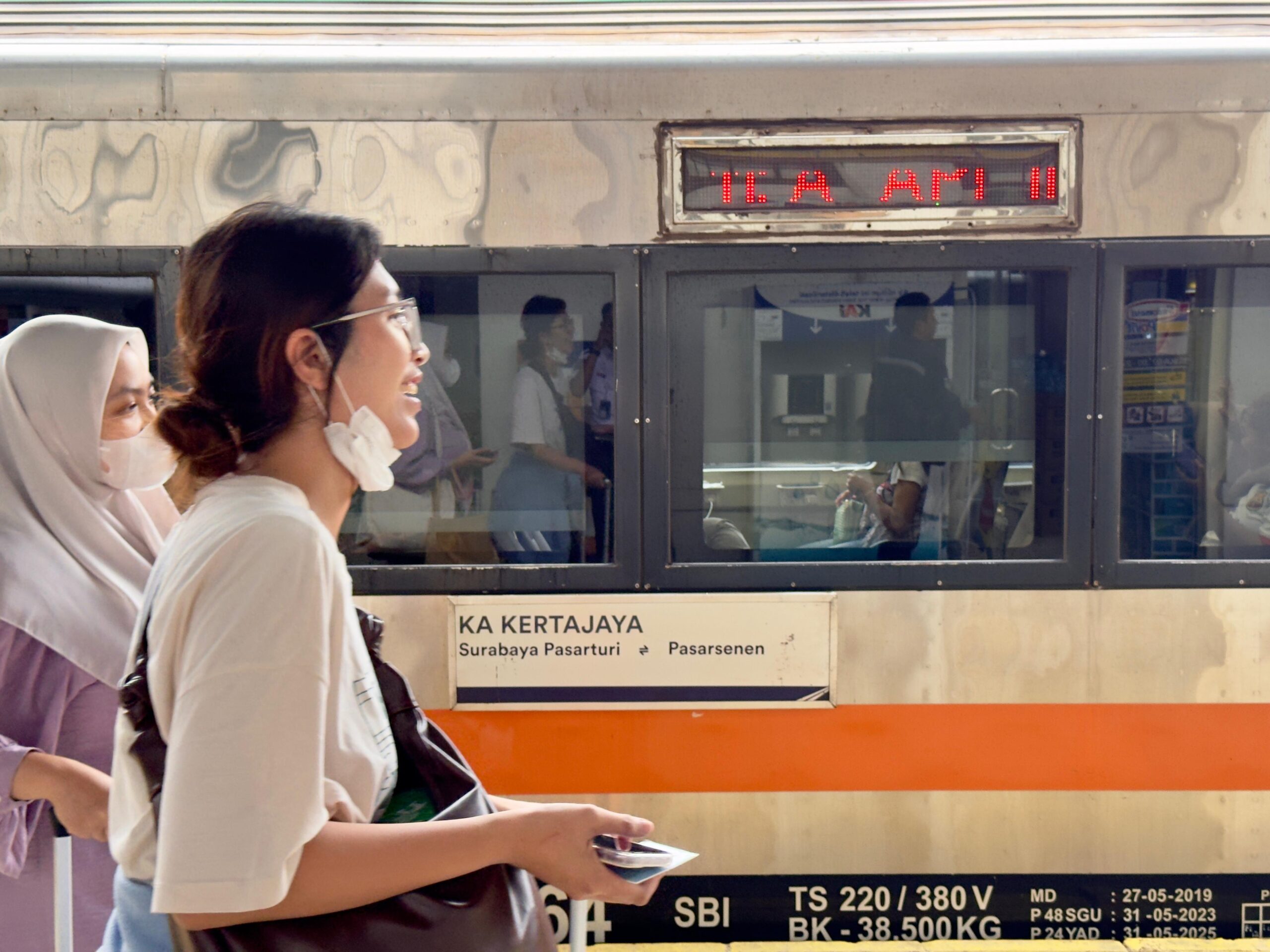 Stasiun Bekasi, Catat Rekor Pelayanan Pemudik 2025