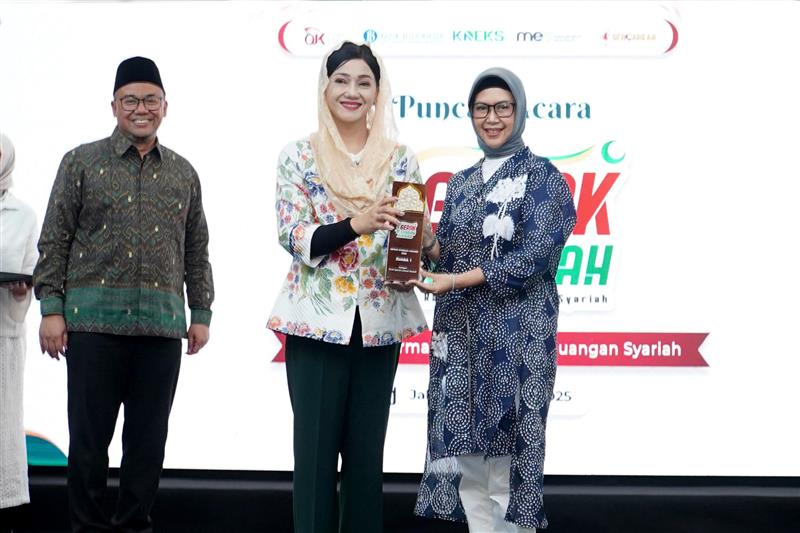 Dukung Literasi Syariah, BSI Dianugerahi OJK Tiga Penghargaan Bergengsi