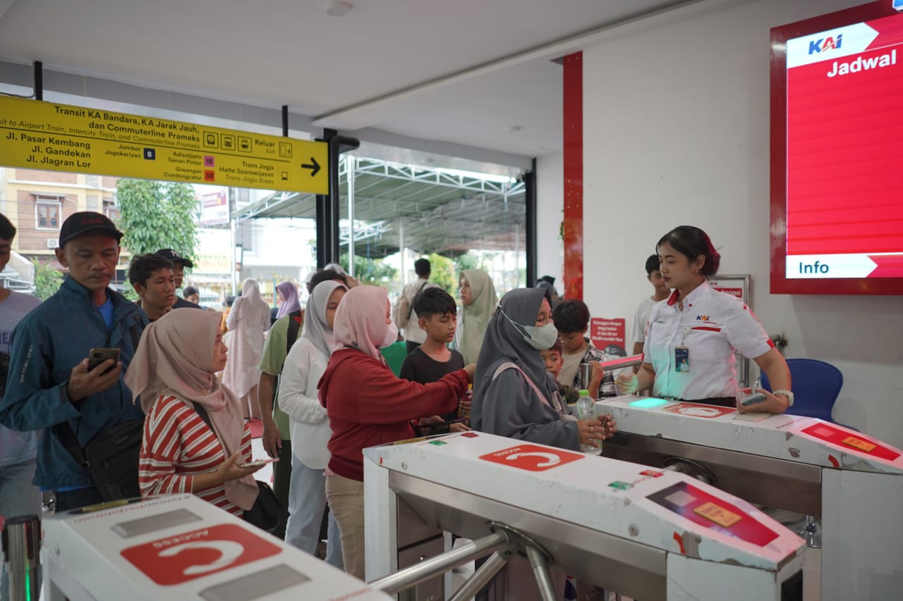 KAI Commuter Catat Rekor Pengguna Baru di Masa Lebaran 2025