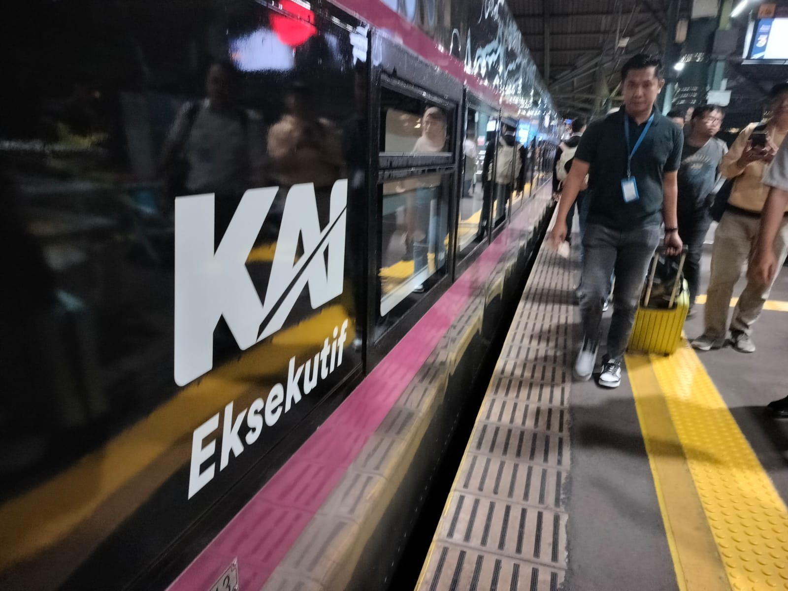 (FOTO) KAI Yogyakarta-Gambir Paskah Sajikan Liburan Long Weekend yang Nyaman