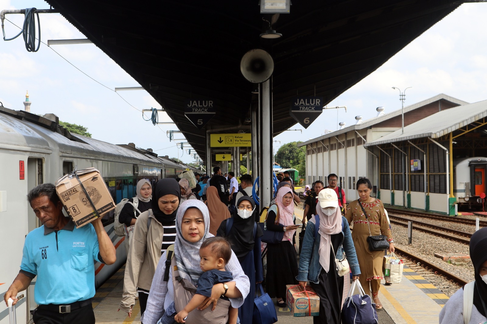 KAI Beri Diskon Tiket Mudik Lebaran, Tarif KA Gunung Jati dan Cakrabuana Turun