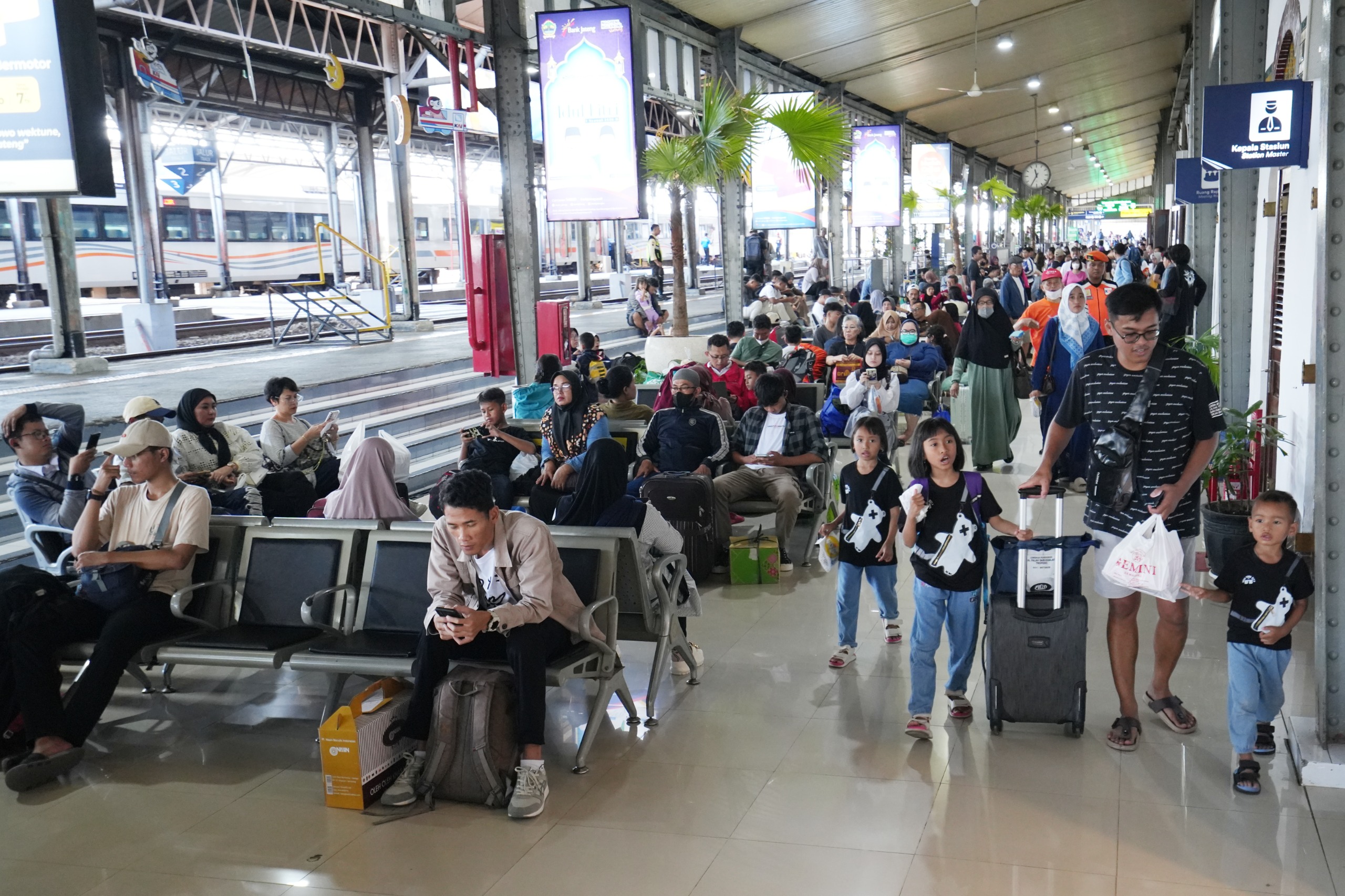 Pemudik Kereta Api Semarang Catat Angka Tinggi Selama Lebaran