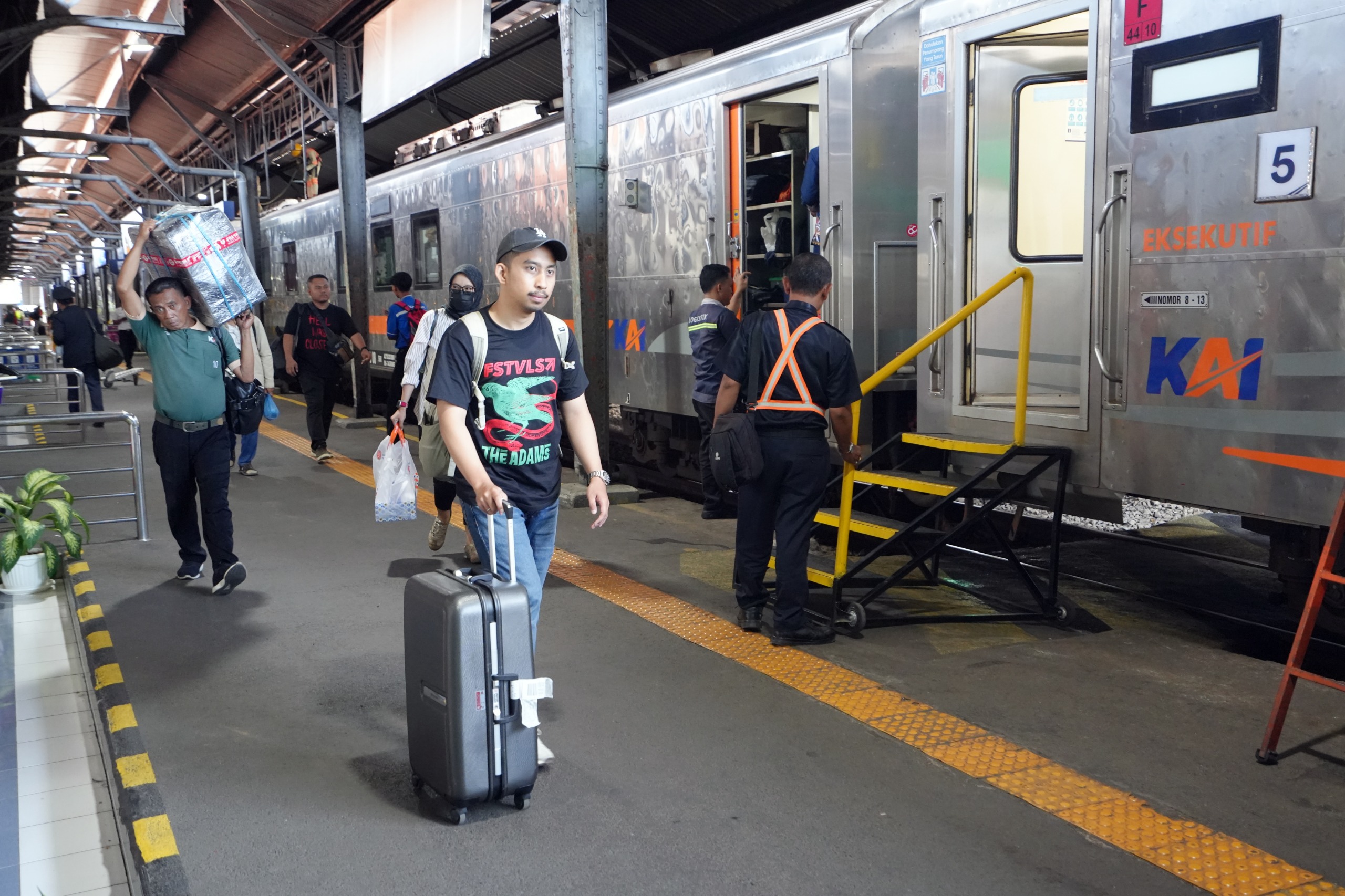 Pemudik Pilih Kereta Api untuk Mudik dan Balik dari Semarang