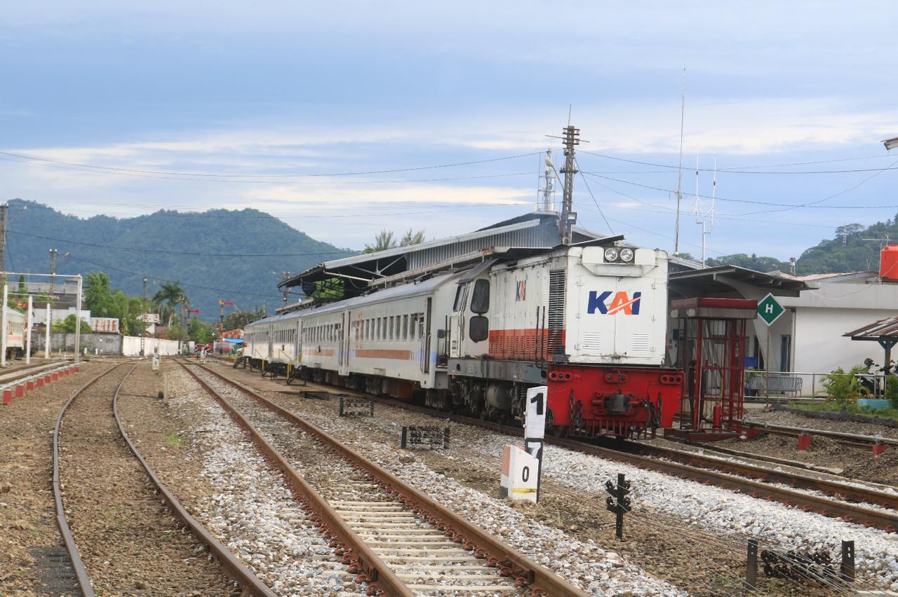 (Foto) Long Weekend Naik KA? Pariaman Ekspres Jadi Pilihan Utama Masyarakat Sumbar